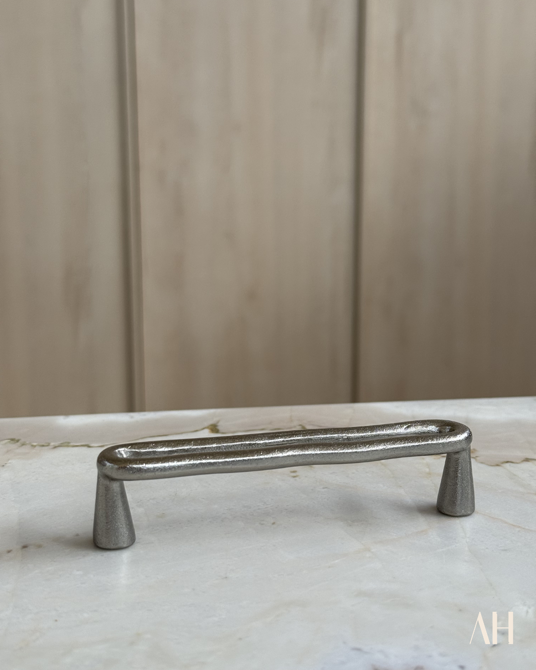 Lia Handle