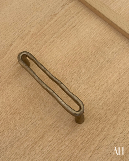 Lia Handle
