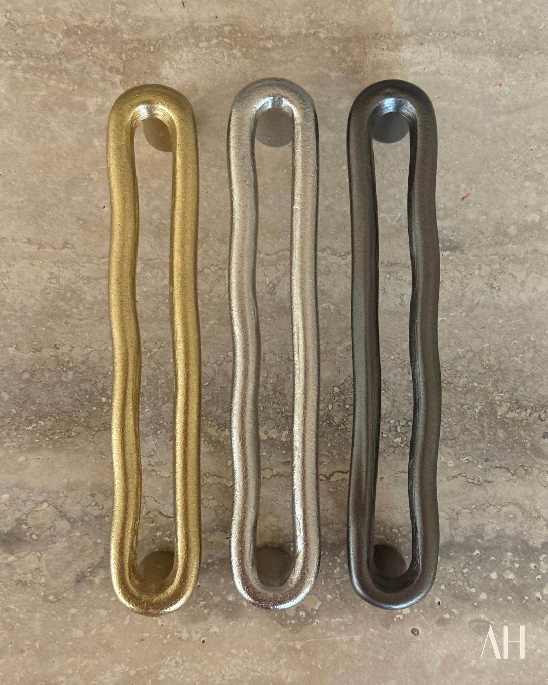 Lia Handle