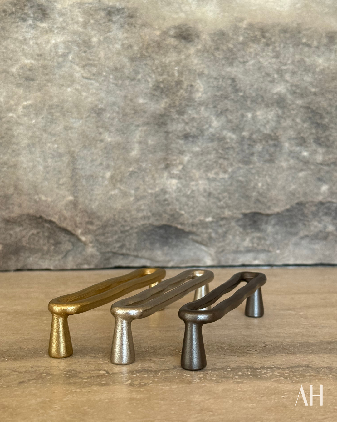 Lia Handle