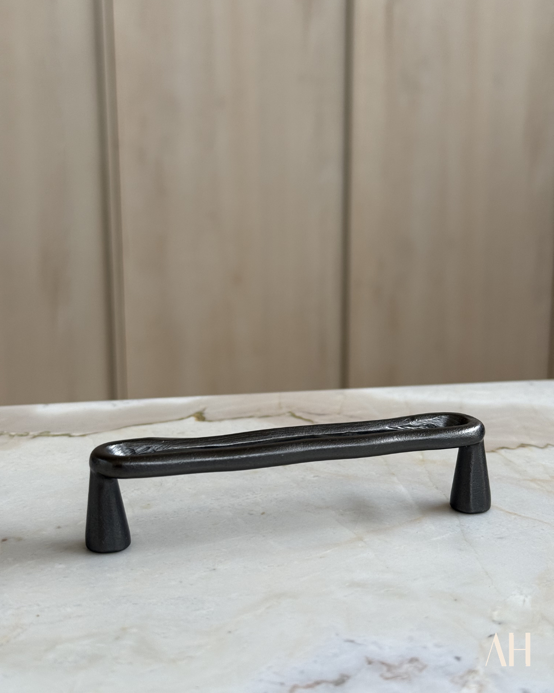 Lia Handle
