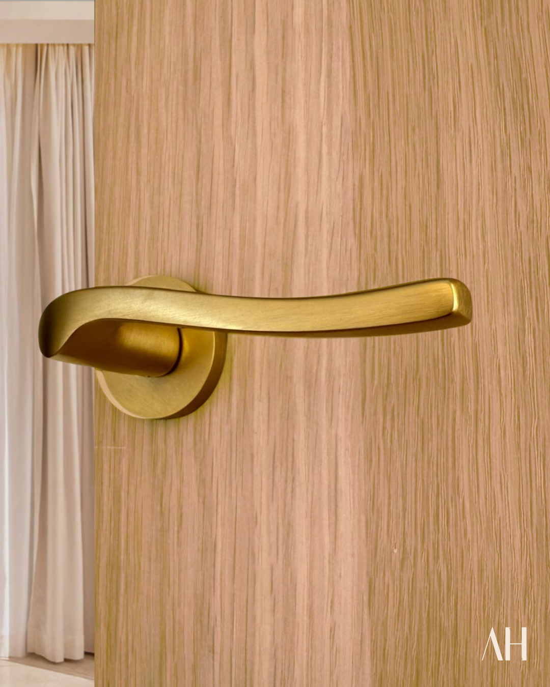 Nina Door Handle